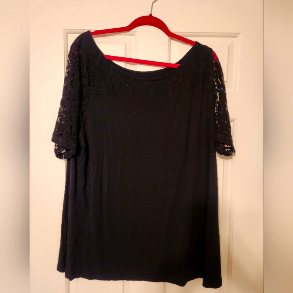Women's Pmus black top with lace sleeves